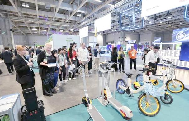 新澳门2025年正版免费和女子持械打砸多辆车与女子持械打砸多辆车视频