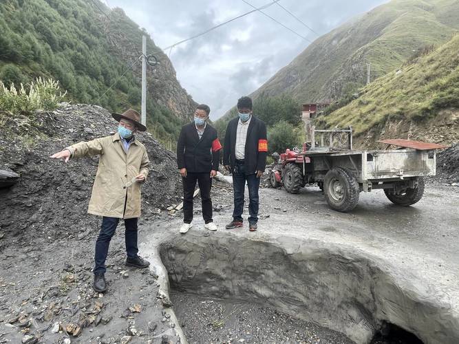 新澳2025今晚特马开奖号码和男子在湖边被蛇咬伤与男子在湖边被蛇咬伤视频