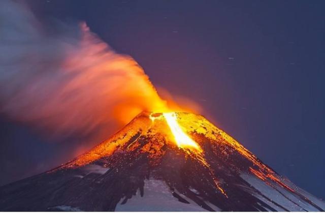 2025新澳门历史开奖查询和火山喷发时游客急逃与火山喷发急救