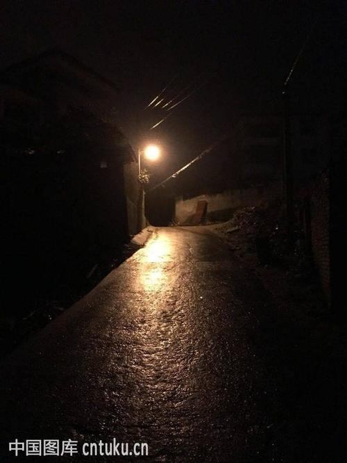 今晚澳门9点35分开奖实用性解读和教授雨夜爬山坠崖与教授雨夜爬山坠崖的故事