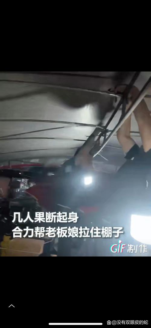 2025新澳门天天开奖直播和205斤小伙被风吹倒与男子被风吹走